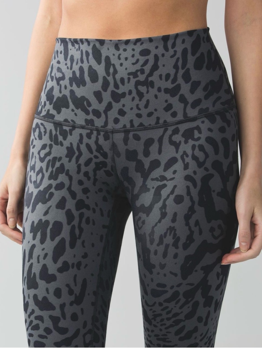 Lululemon wunder under full on Luon roll down animal print 28”